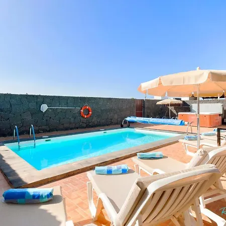 Villa Charming 4-bed In Playa Blanca Playa Blanca (Lanzarote)