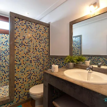 Charming 4-bed In Playa Blanca Villa *