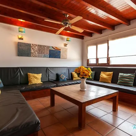 Charming 4-bed In Playa Blanca Playa Blanca (Lanzarote)